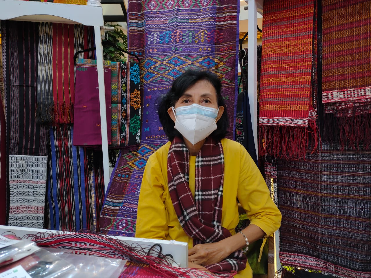 Kemenparekraf bantu mengembangkan ekonomi kreatif budaya Sumatera Utara melalui pameran Beli Kreatif Danau Toba Fair di Summarecon Mall Serpong, Kamis (18/02/2021).