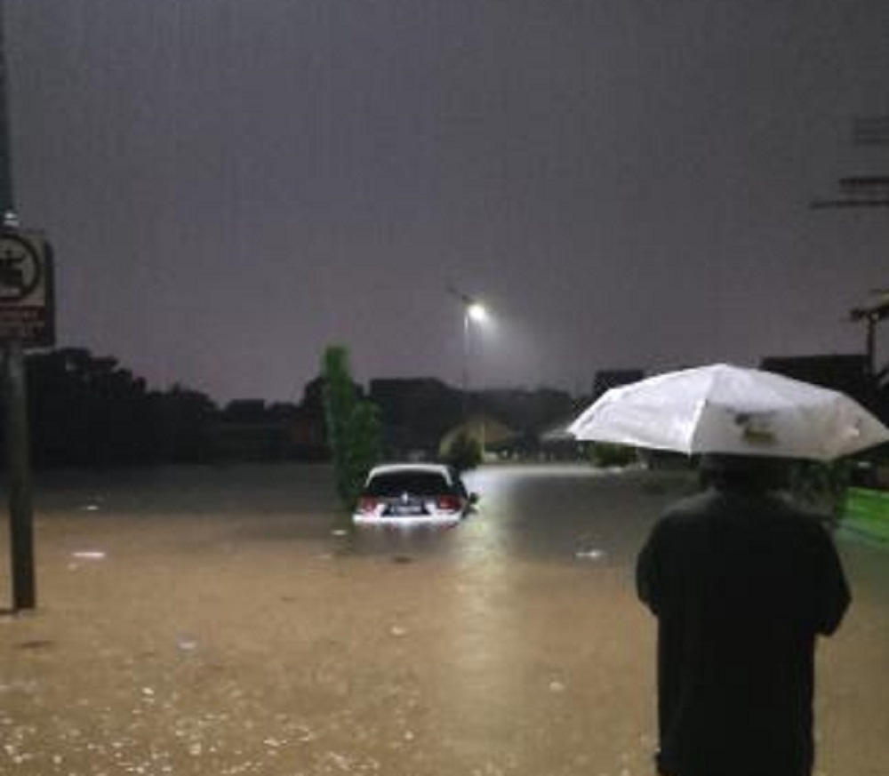 Mengerikan Tangerang Dikepung Banjir Karang Tengah Kutabumi Jatake Pasar Kemis Gading Serpong