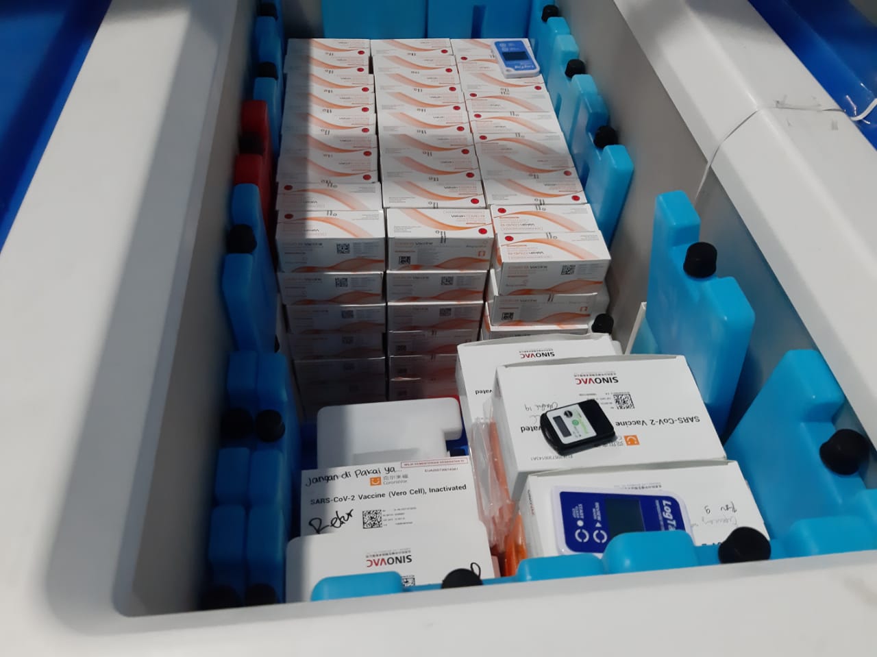 Vaksin Sinovac yang akan digunakan dalam proses vaksinasi tahap kedua, kini telah tiba di Gedung Farmasi Dinas Kesehatan Kota Tangerang Selatan, Selasa (23/2/2021) kemarin.