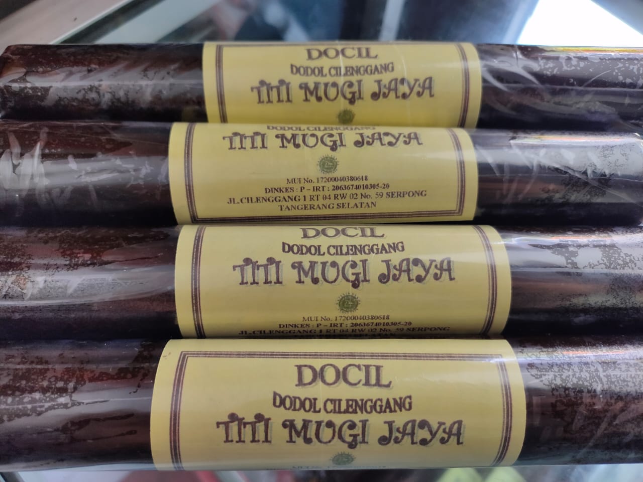 	Dodol Cilenggang salah satu dodol khas Betawi.