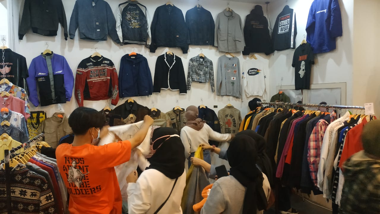 Event Tangerang Collecthrift yang berlokasi di Mall Bale Kota, Jalan Jenderal Sudirman, Kota Tangerang, Minggu (7/3/2021).