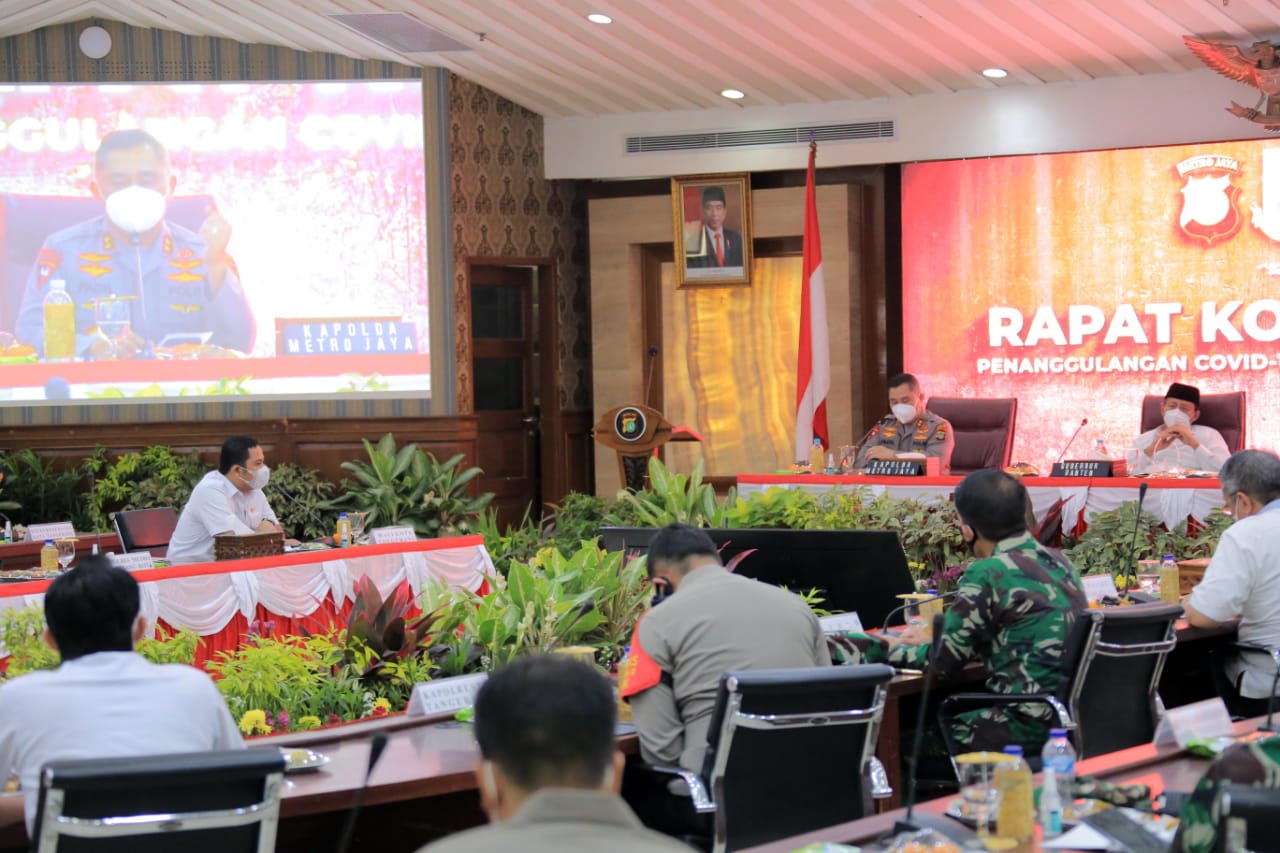 Kegiatan Rapat Koordinasi Penanggulangan Covid-19 Wilayah Tangerang Raya yang berlokasi di ruang Akhlakul Karimah, Pusat Pemerintahan Kota Tangerang, Rabu (10/3/2021).