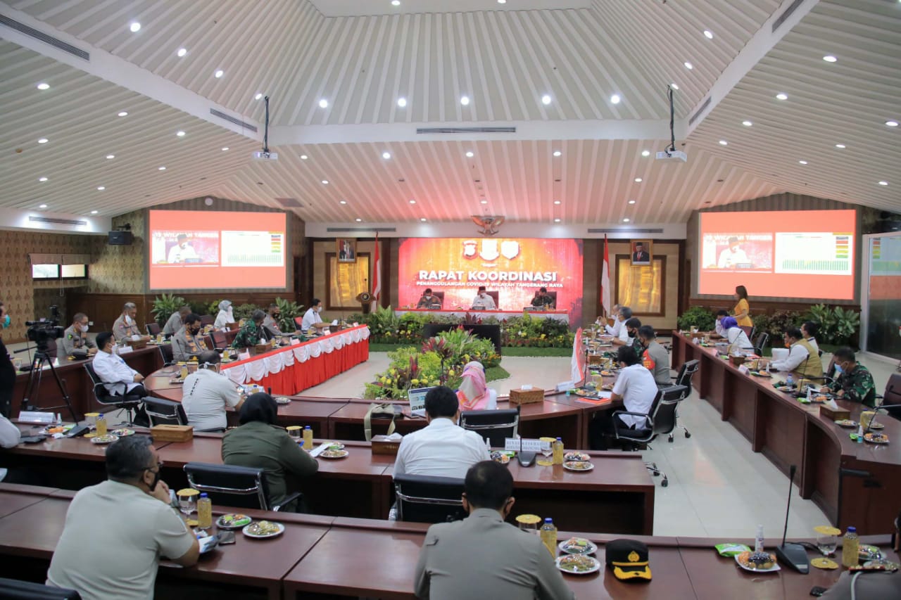 Kegiatan Rapat Koordinasi Penanggulangan Covid-19 Wilayah Tangerang Raya yang berlokasi di ruang Akhlakul Karimah, Pusat Pemerintahan Kota Tangerang, Rabu (10/3/2021).
