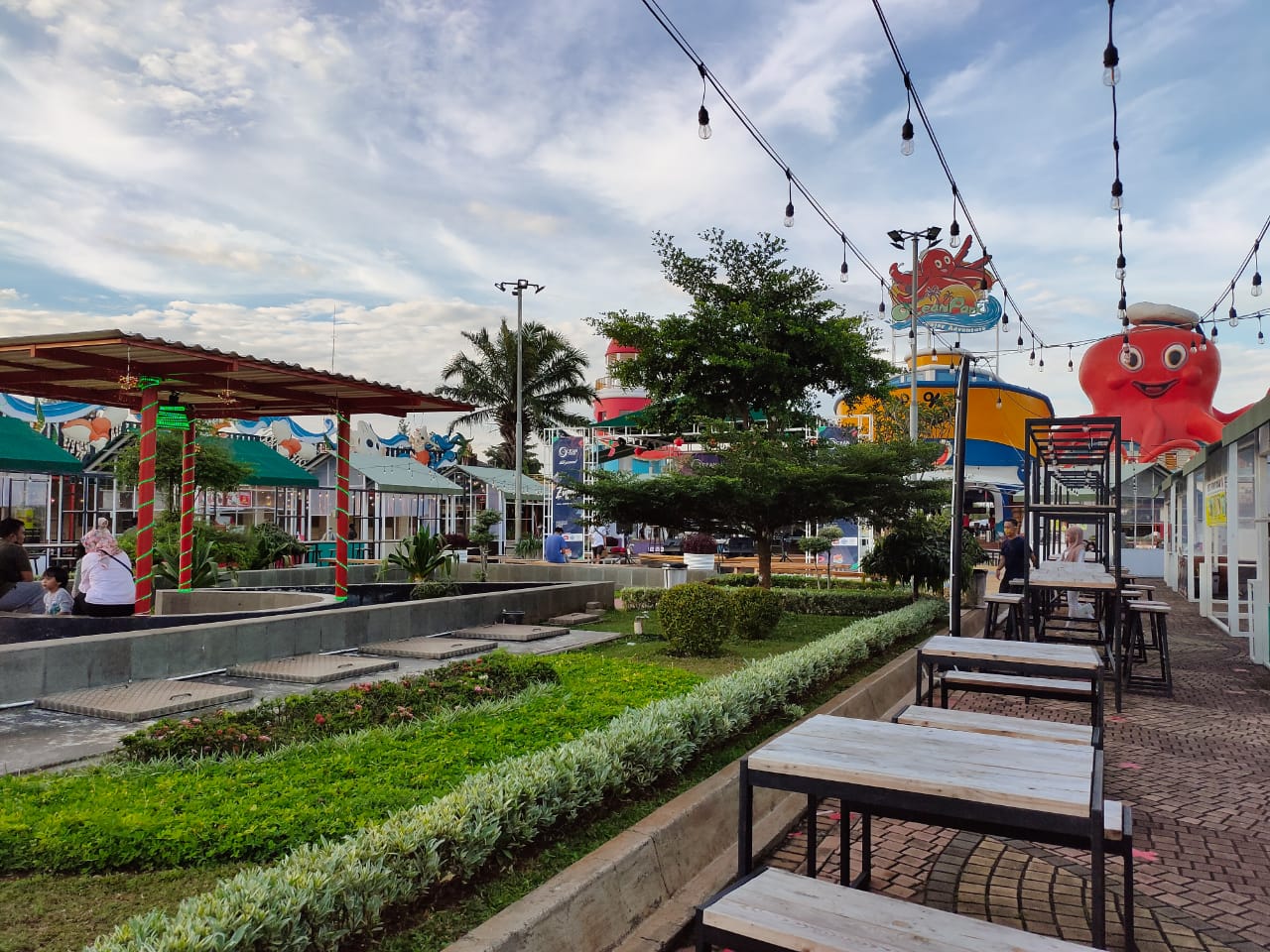 Suasana Ocean Food di kawasan Ocean Park BSD, Serpong, Kota Tangerang Selatan (Tangsel).