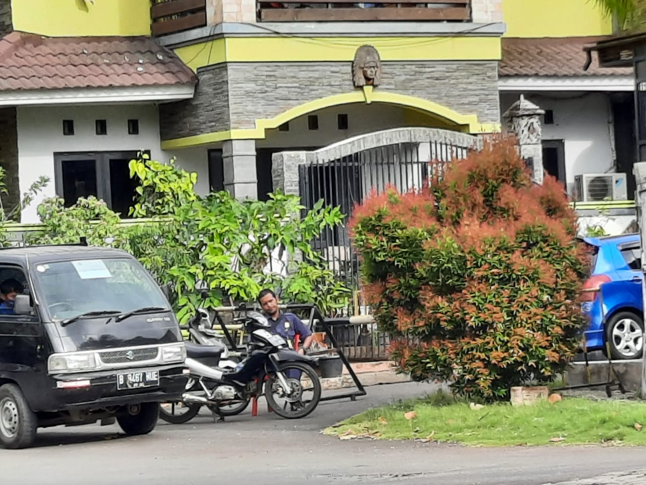 Tampak rumah yang di huni teroris yang berlokasi di Perumahan Islamic Village, Jalan Komari 2, Kelapa Dua, Kabupaten Tangerang, Rabu (24/3/2021).