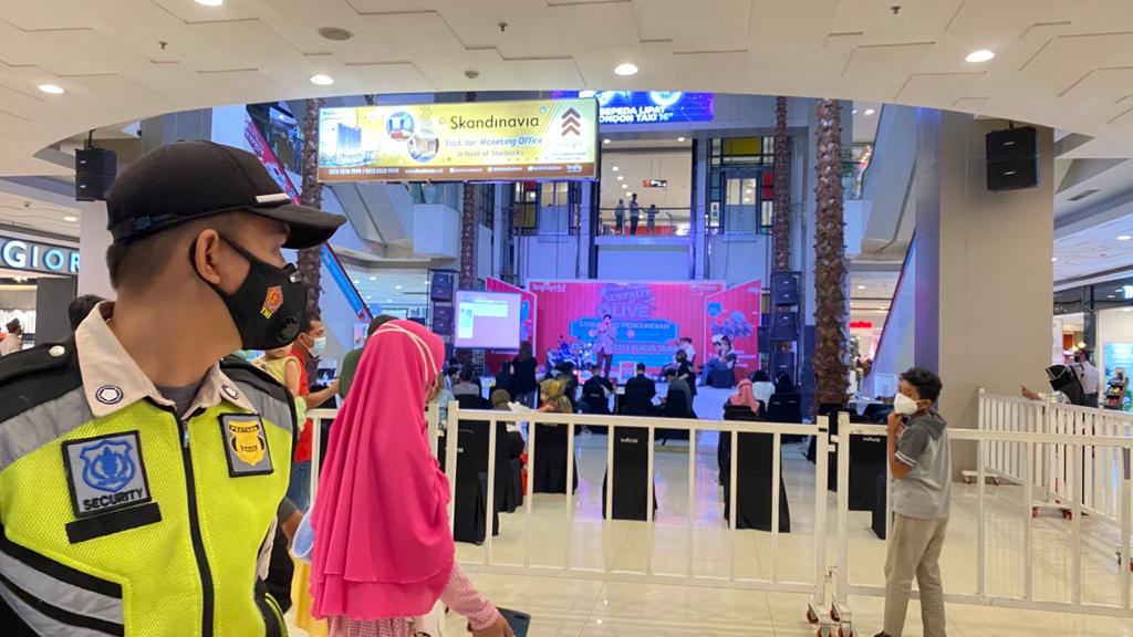 	Program khusus loyalty customer diadakan secara live melalui siaran langsung Instagram dan YouTube Channel Tangcity Mall dari Main Atrium, Sabtu (27/3/2021).