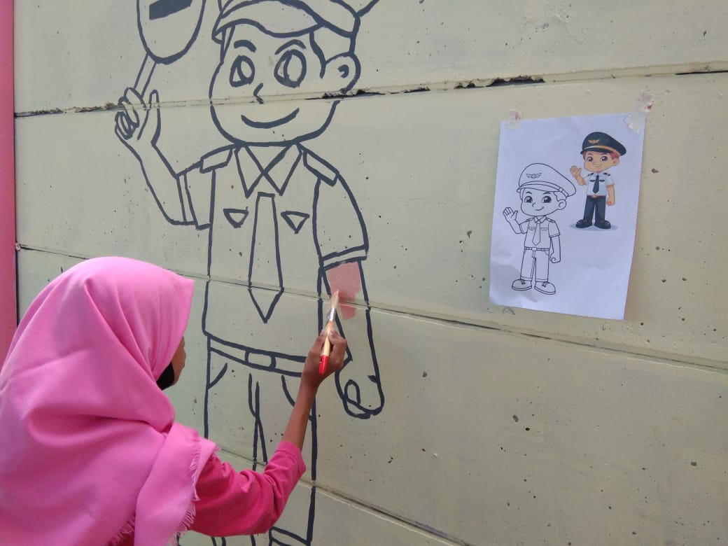 Anak-anak Warga Kampung Pink, Tanah Tinggi, Kota Tangerang saat mengadakan lomba melukis, Minggu (28/3/2021).
