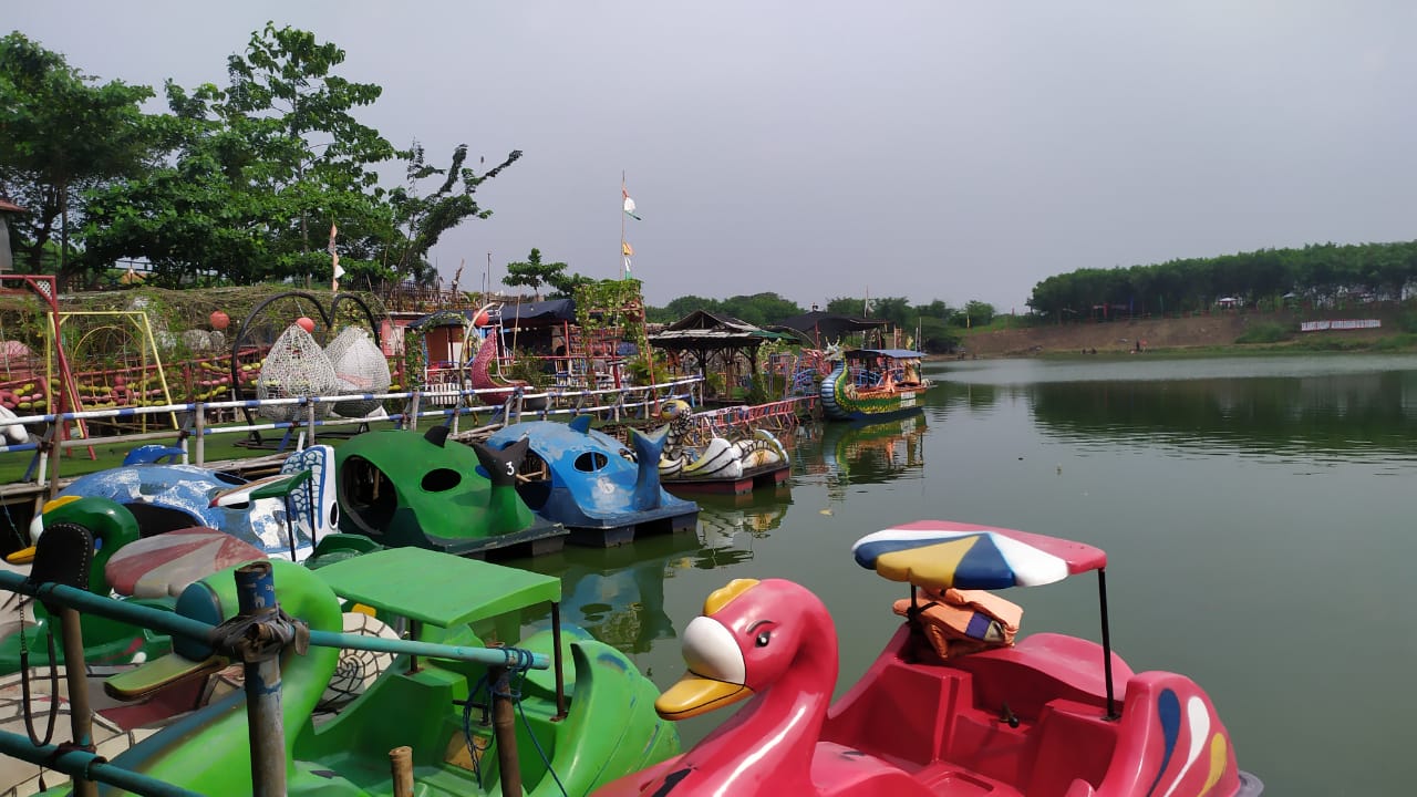 Situ Cilongok destinasi wisata yang berlokasi di Kecamatan Pasar Kemis, Kabupaten Tangerang.