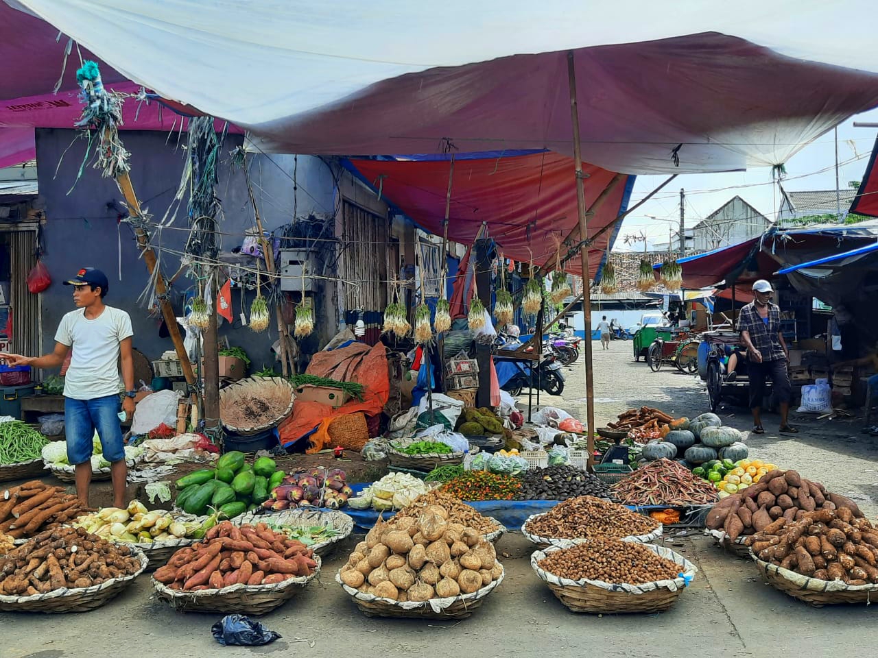 Suasana di Pasar Anyar Kota Tangerang.