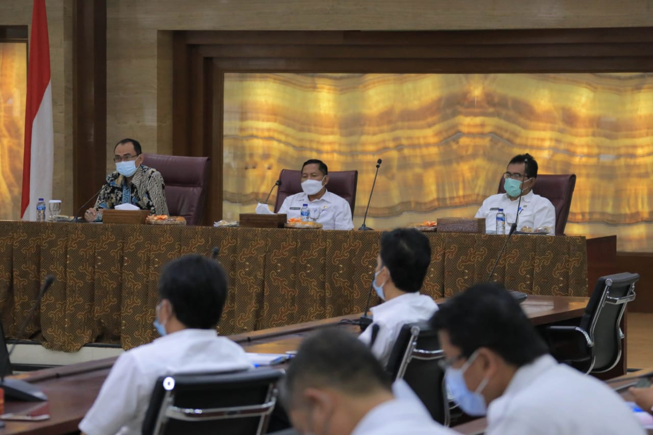 Suasana kegiatan rapat dalam program Jabat Sehat atau Universal Health Coverage (UHC) yang berlangsung di Pusat Pemerintahan Kota Tangerang, Rabu (7/4/2021).