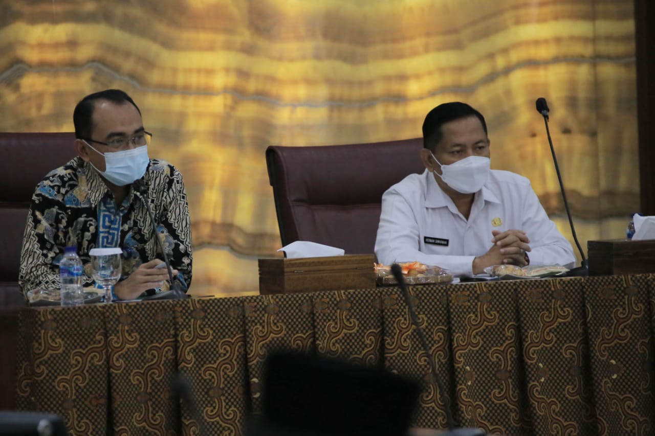 Suasana kegiatan rapat dalam program Jabat Sehat atau Universal Health Coverage (UHC) yang berlangsung di Pusat Pemerintahan Kota Tangerang, Rabu (7/4/2021).