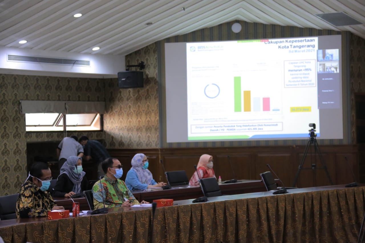 Suasana kegiatan rapat dalam program Jabat Sehat atau Universal Health Coverage (UHC) yang berlangsung di Pusat Pemerintahan Kota Tangerang, Rabu (7/4/2021).