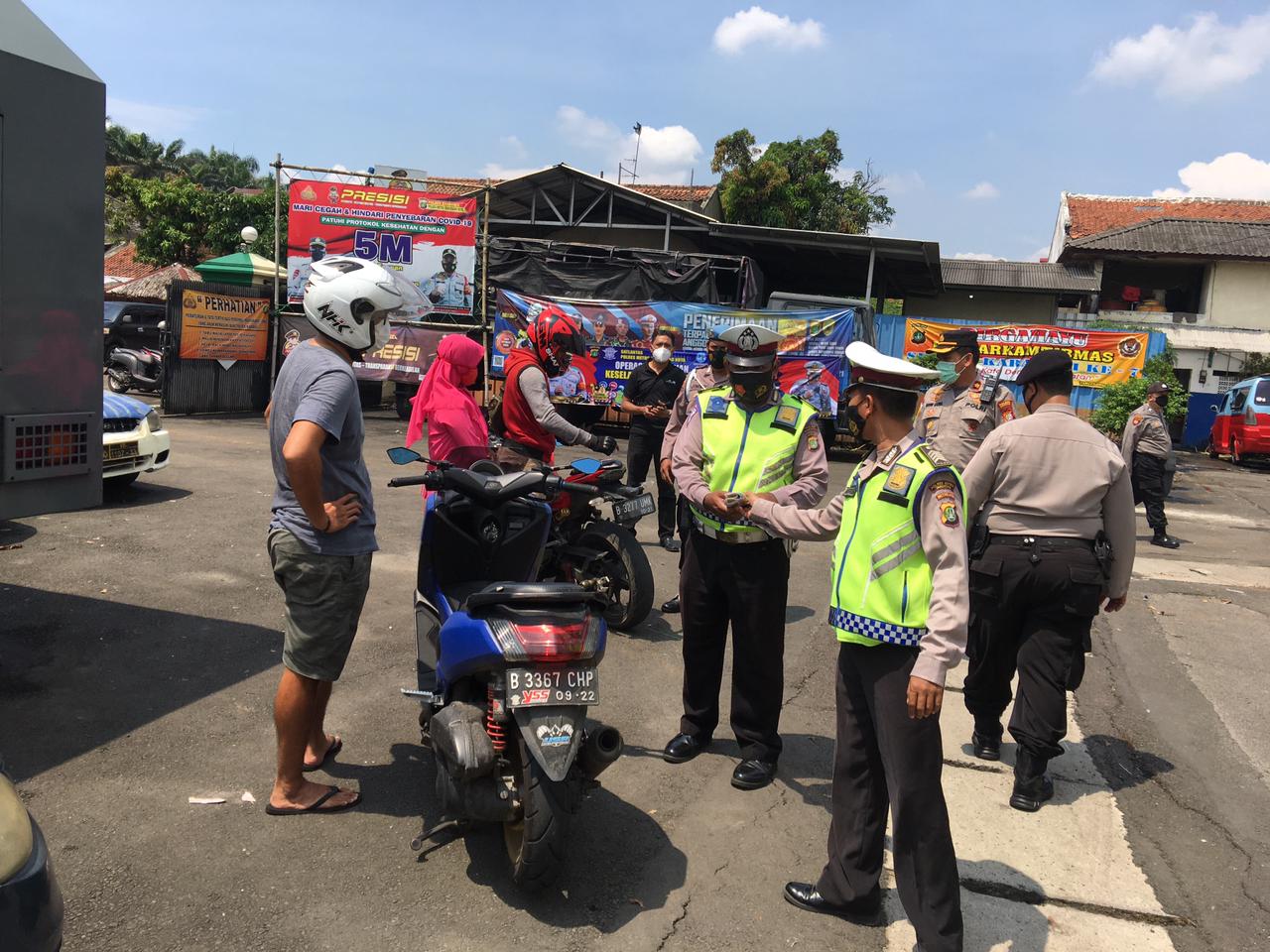 Puluhan kendaraan bermotor terjaring razia knalpot bising yang digelar Polsek Karawaci, Kota Tangerang, Kamis (15/4/2021)