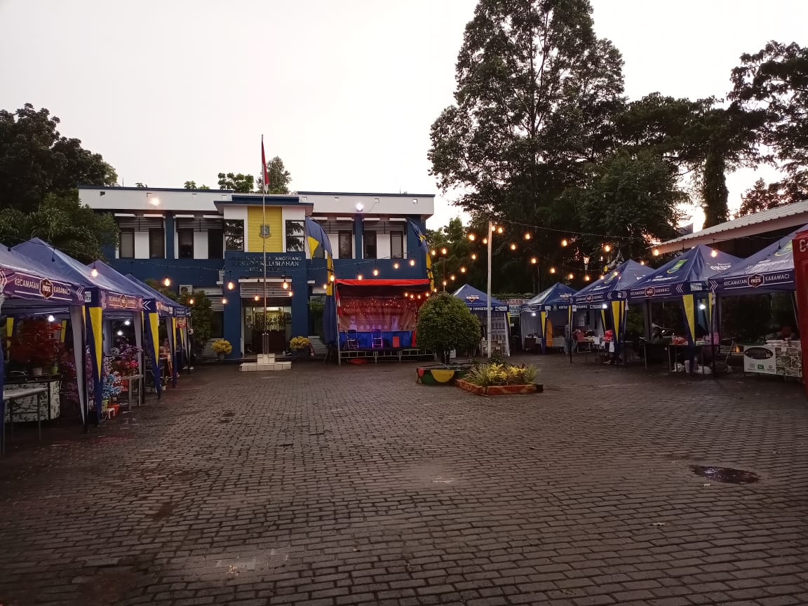Bazar UMKM & Takjil Ramadan yang berlokasi di Kelurahan Nusa Jaya, Kota Tangerang, Kamis (15/4/2021)
