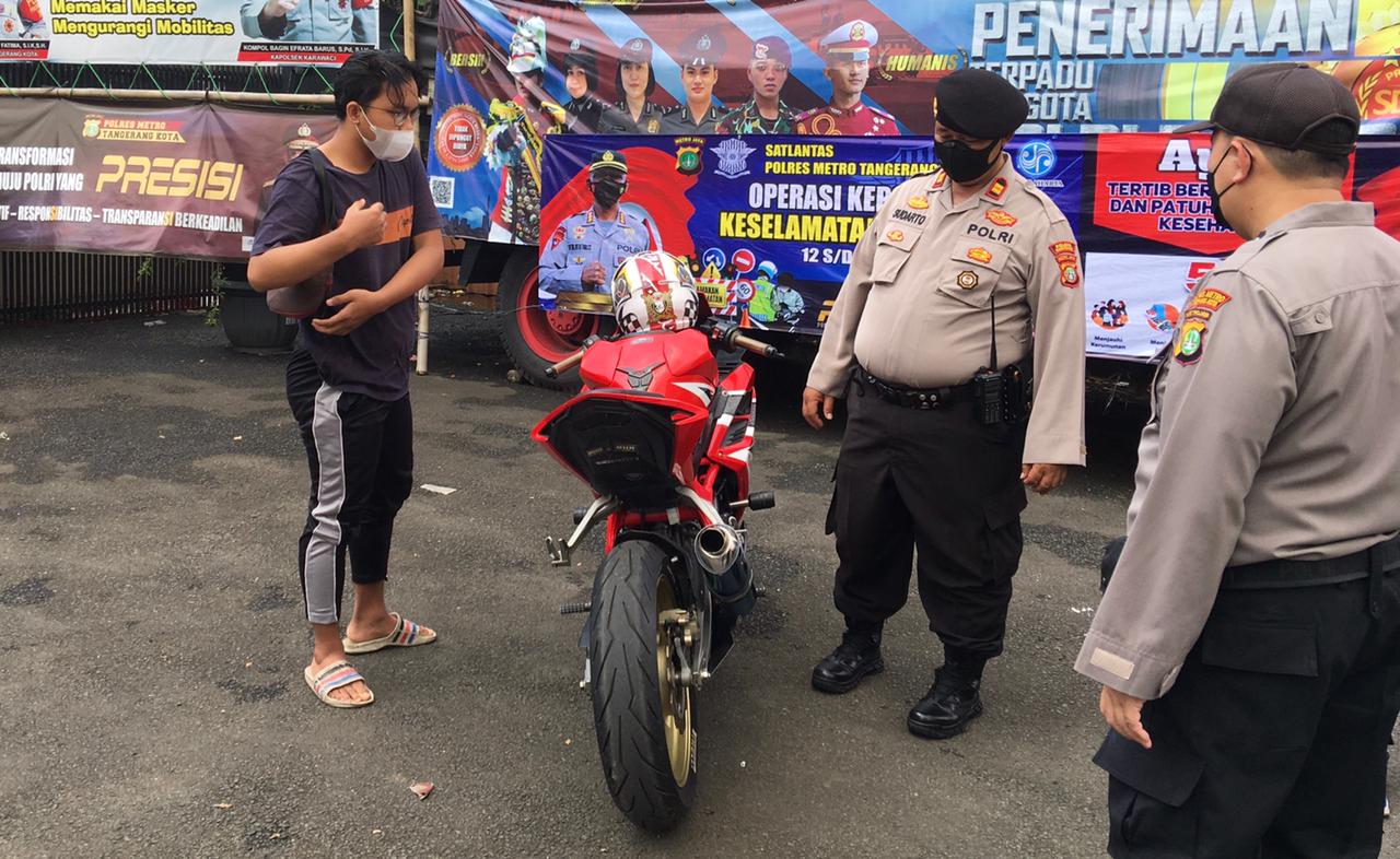 Puluhan kendaraan bermotor terjaring razia knalpot bising yang digelar Polsek Karawaci, Kota Tangerang, Kamis (15/4/2021)