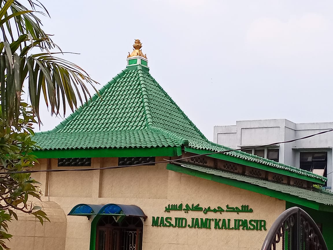 Masjid Jami Kalipasir yang berlokasi di Jalan Kalipasir, Gang Masjid, Sukasari, Kecamatan Tangerang, Kota Tangerang.