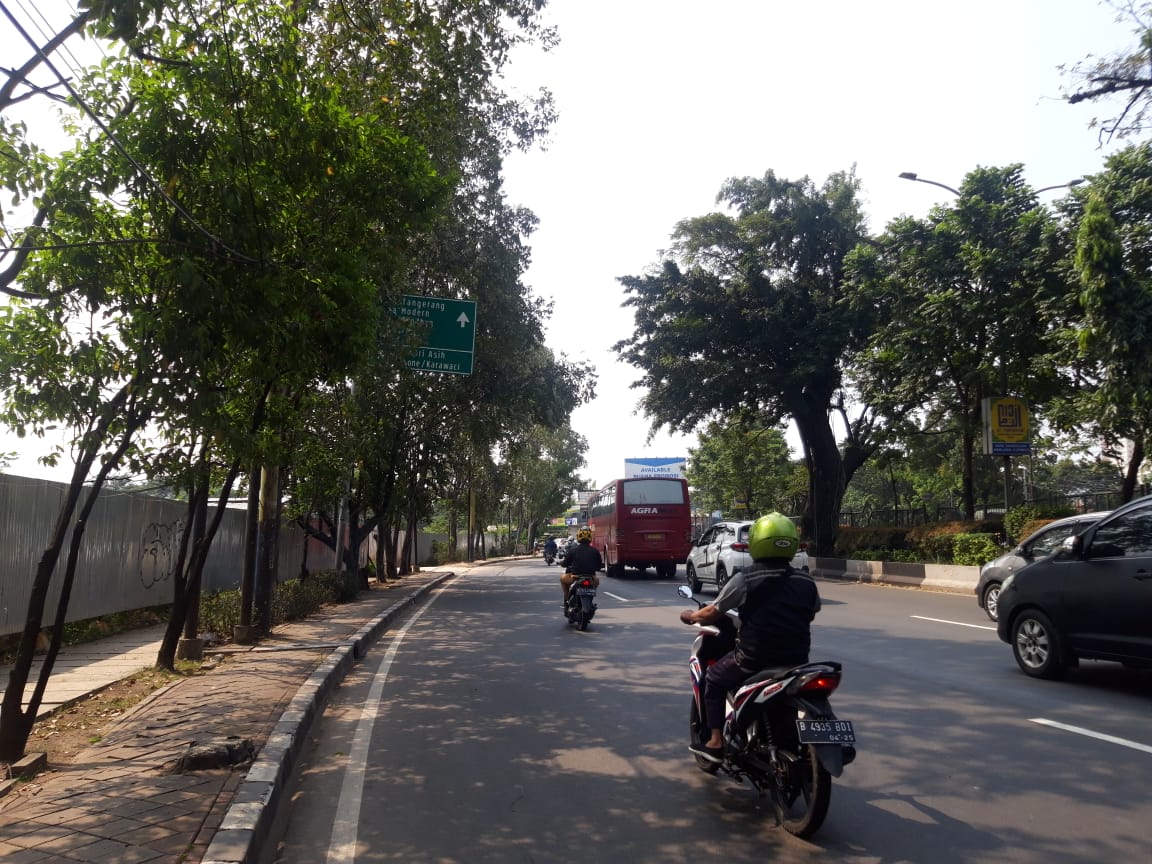 Suasana Jalan MH Thamrin, Cikokol, Kota Tangerang, Selasa (27/4/2021).