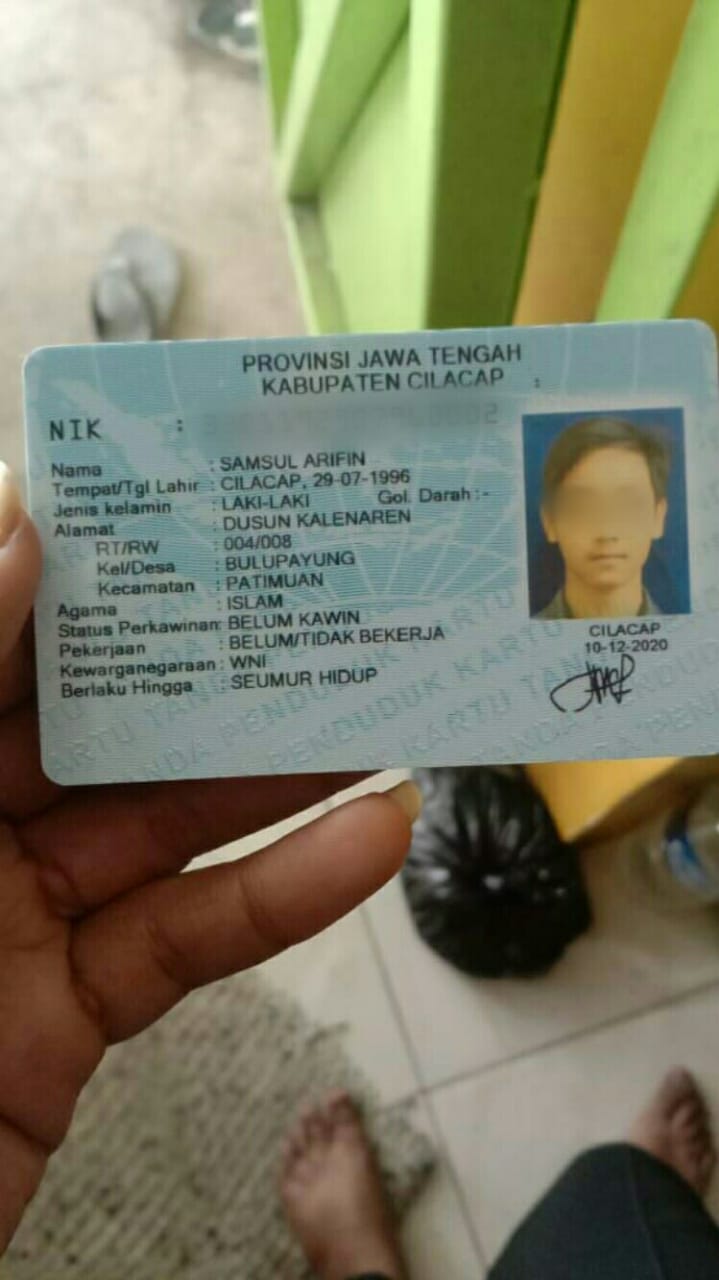 Seorang pria muda bernama Samsul Arifin asal Cilacap pelaku pencurian ponsel rekan-rekan kerjanya.