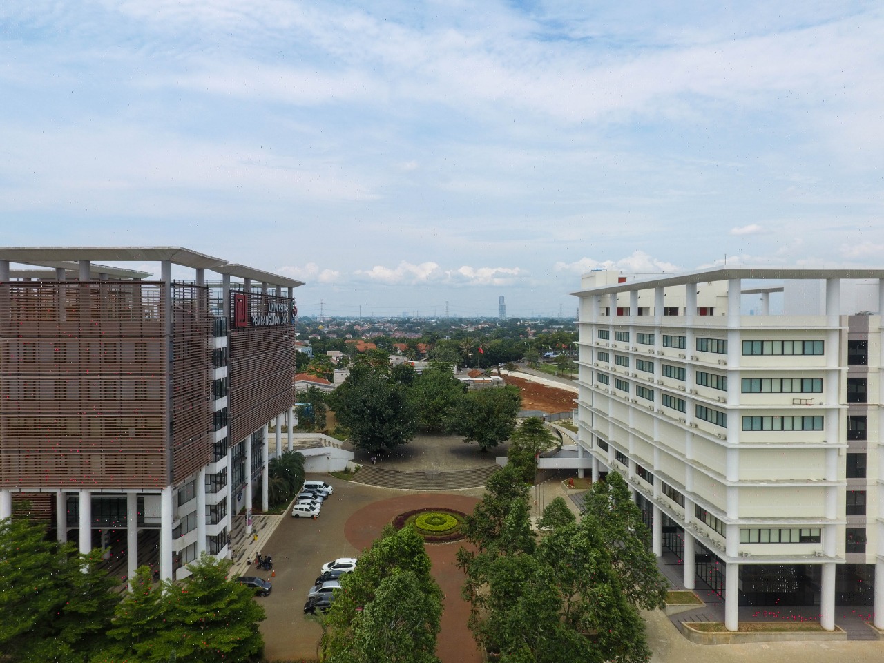 Tampak satu unit gedung Universitas Pembangunan Jaya (UPJ) Kota Tangerang Selatan.