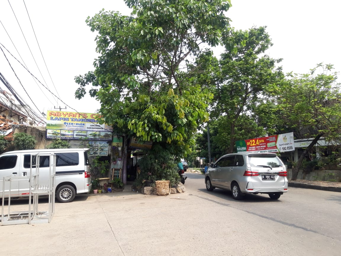 Sudah 14 tahun rumah ini berdiri di tengah Jalan Maulana Hasanudin, Kecamatan Batuceper, Kota Tangerang.