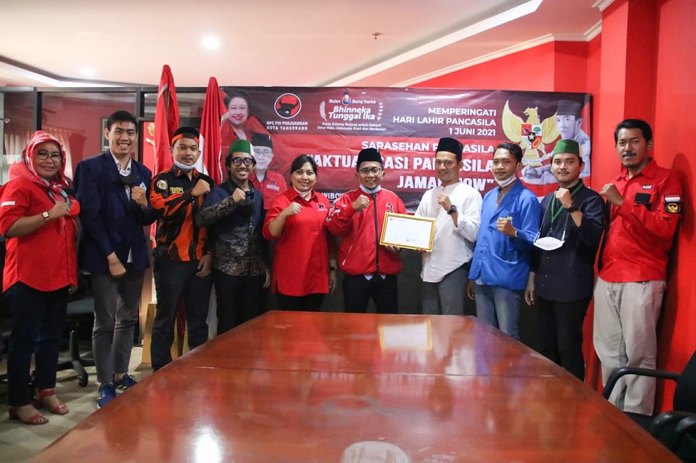 Kegiatan diskusi yang dimoderatori Kepala Badiklat Uis Adi Dermawan bersama mahasiswa cipayung untuk mendorong realisasi pendidikan wawasan kebangsaan (wasbang) di Kota Tangerang.