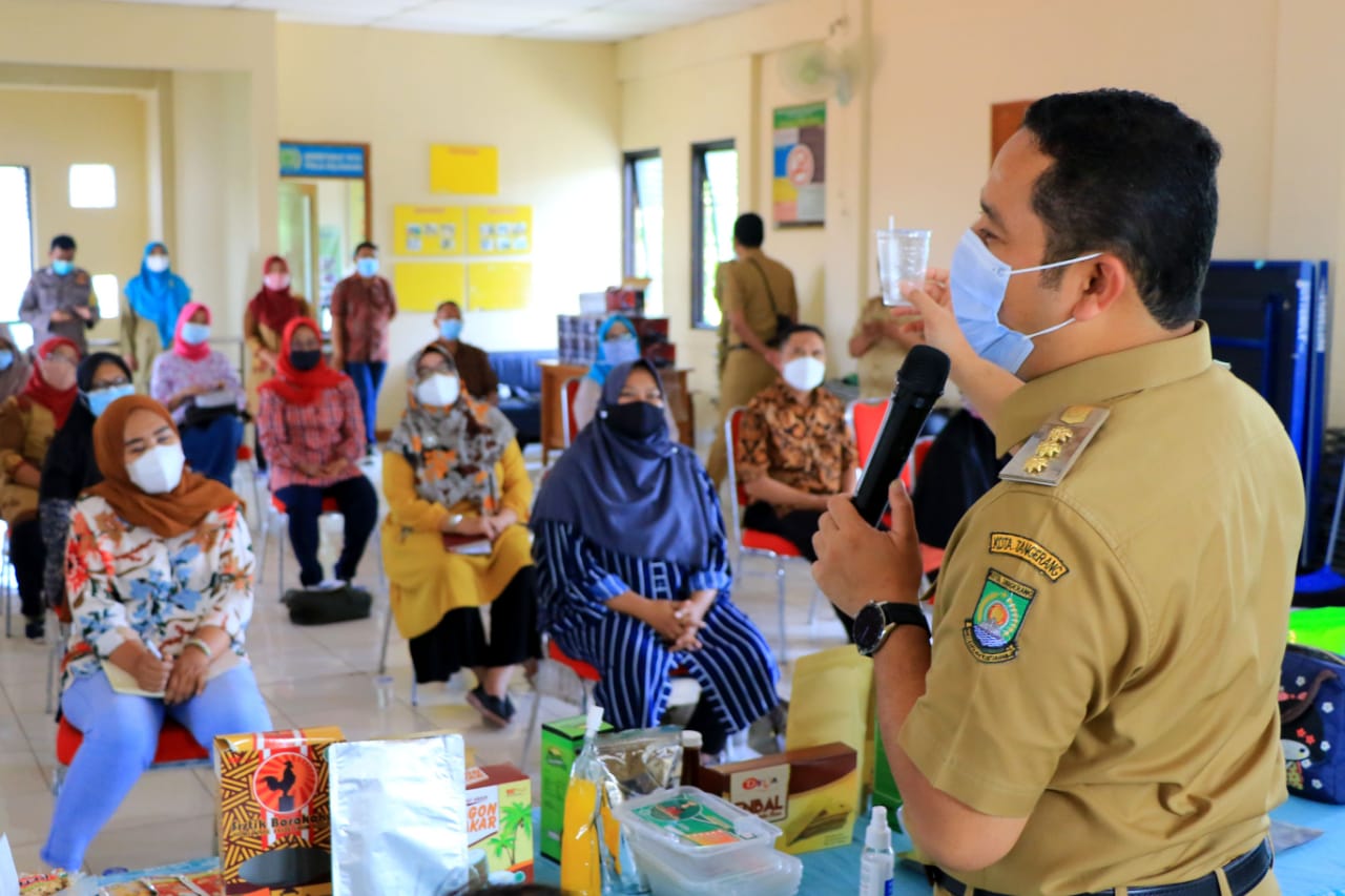 Kegiatan pelatihan packaging produk UMKM di kantor Kelurahan Tajur, Ciledug, Selasa 8 Juni 2021.