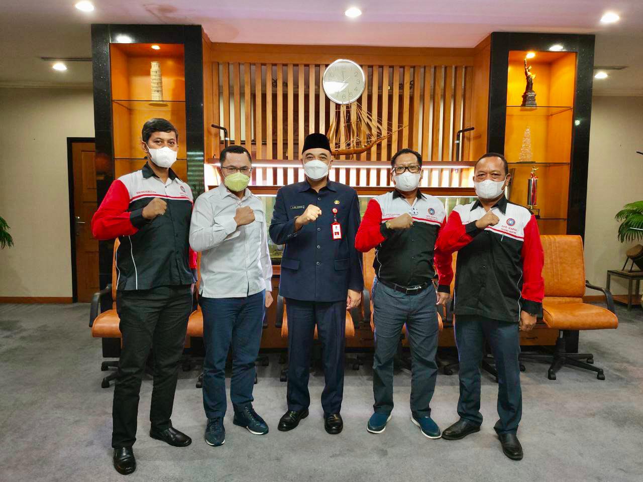 Konfederasi Serikat Pekerja Seluruh Indonesia (KSPSI) saat melakukan pertemuan dengan Bupati Tangerang Ahmed Zaki Iskandar, Kabupaten Tangerang.