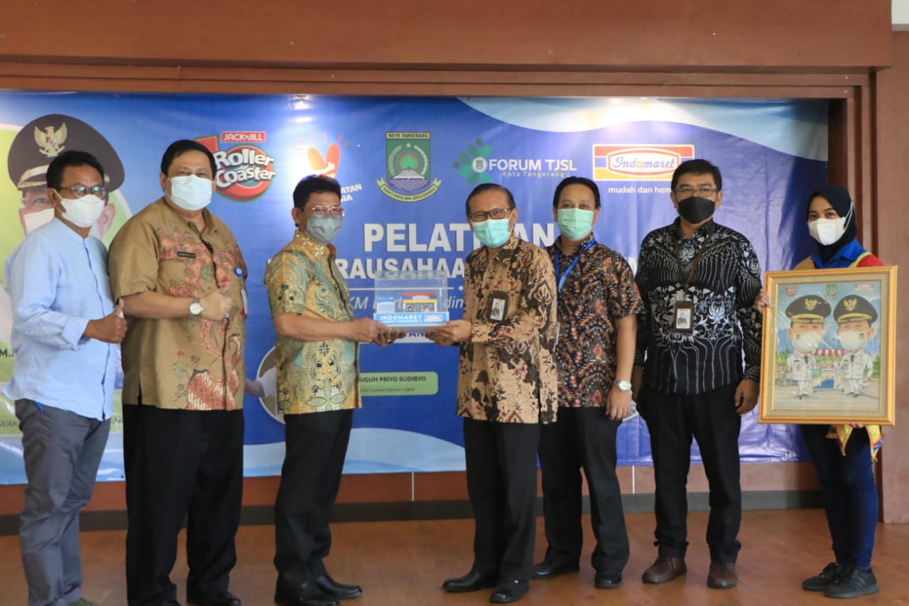 Wakil Wali Kota Tangerang Sachrudin hadir dalam kegiatan Pelatihan kewirausahaan mandiri Industri Kecil Menengah (IKM) Kota Tangerang yang berlangsung di Gedung Cisadane Kota Tangerang, Kamis 10 Juni 2021.