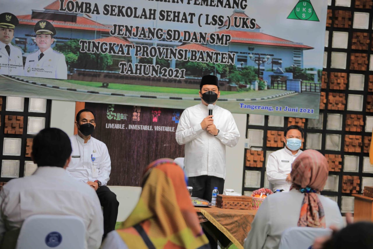 Pemerintah Kota Tangerang melalui Dinas Pendidikan menggelar acara penyerahan piala untuk pemenang Lomba Sekolah Sehat (LSS) UKS Tingkat Provinsi Banten yang berlokasi di Pendopo Pusat Pemerintahan Kota Tangerang, Jumat 11 Juni 2021.