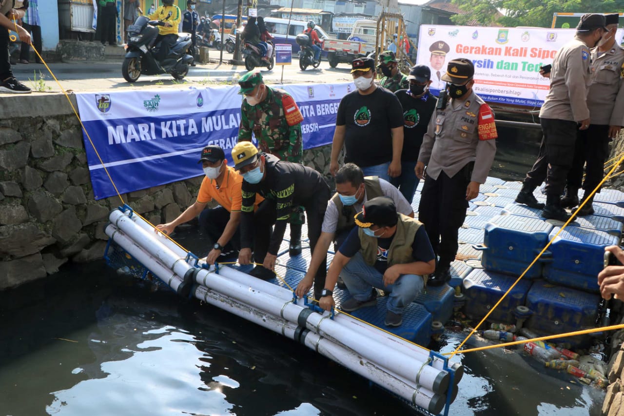 Wakil Wali Kota Tangerang Sachrudin menghadiri acara Gerakan Kali Sipon yang berlangsung di Simpang Gondrong, Jalan Irigasi, Kecamatan Cipondoh, Sabtu 12 Juni 2021.