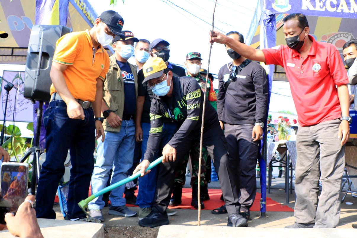 Wakil Wali Kota Tangerang Sachrudin menghadiri acara Gerakan Kali Sipon yang berlangsung di Simpang Gondrong, Jalan Irigasi, Kecamatan Cipondoh, Sabtu 12 Juni 2021.