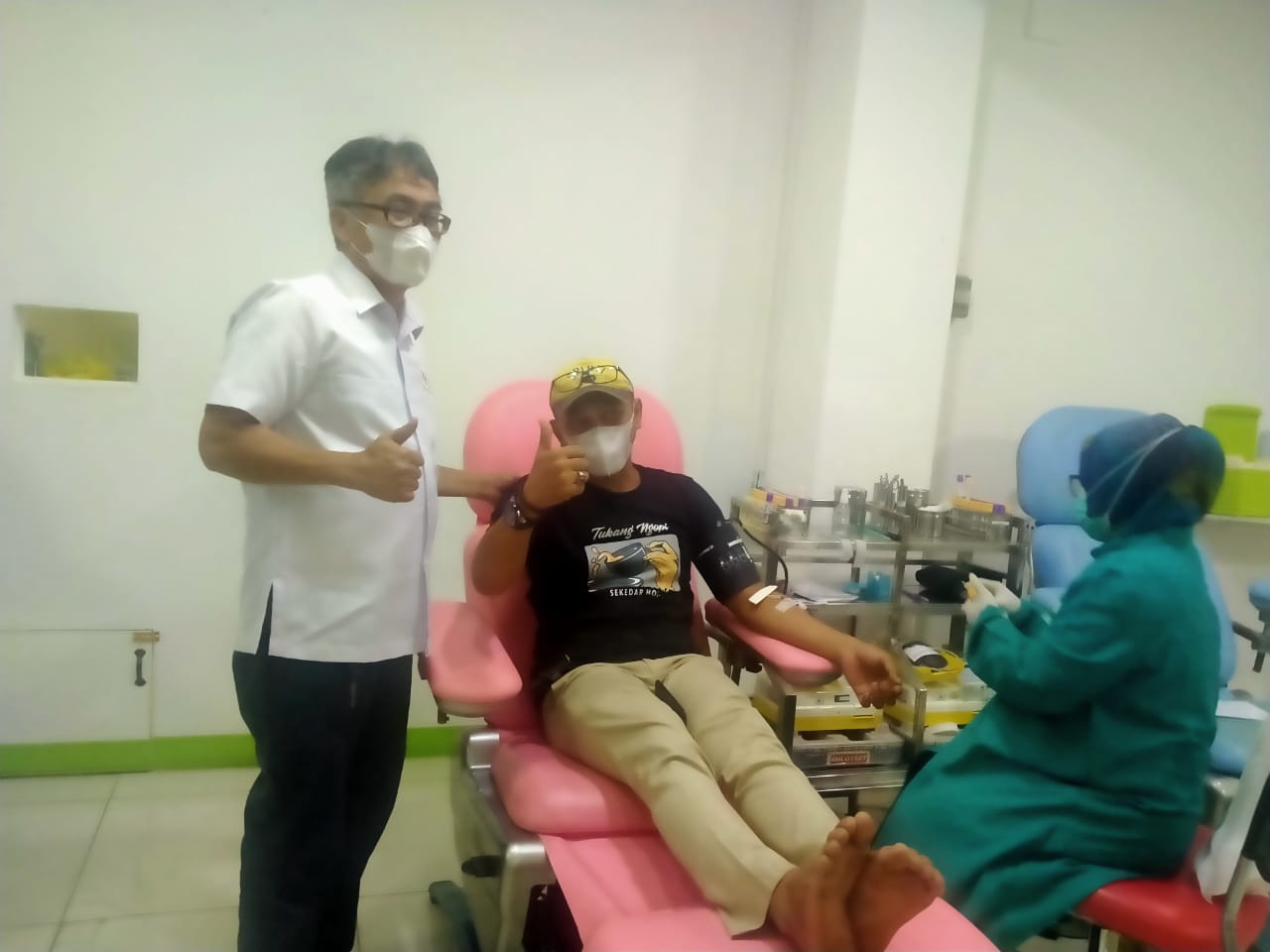 Kegiatan Donor Darah Massal yang diselenggarakan Palang Merah Indonesia (PMI) Kota Tangerang, Senin 14 Juni 2021.