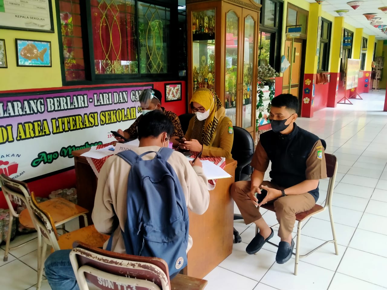 Tempat Pendaftaran Peserta Didik Baru (PPDB) tingkat Sekolah Dasar ( SD ) untuk jalur afirmasi anak kebutuhan khusus (ABK), Kota Tangerang, Senin 14 Juni 2021.