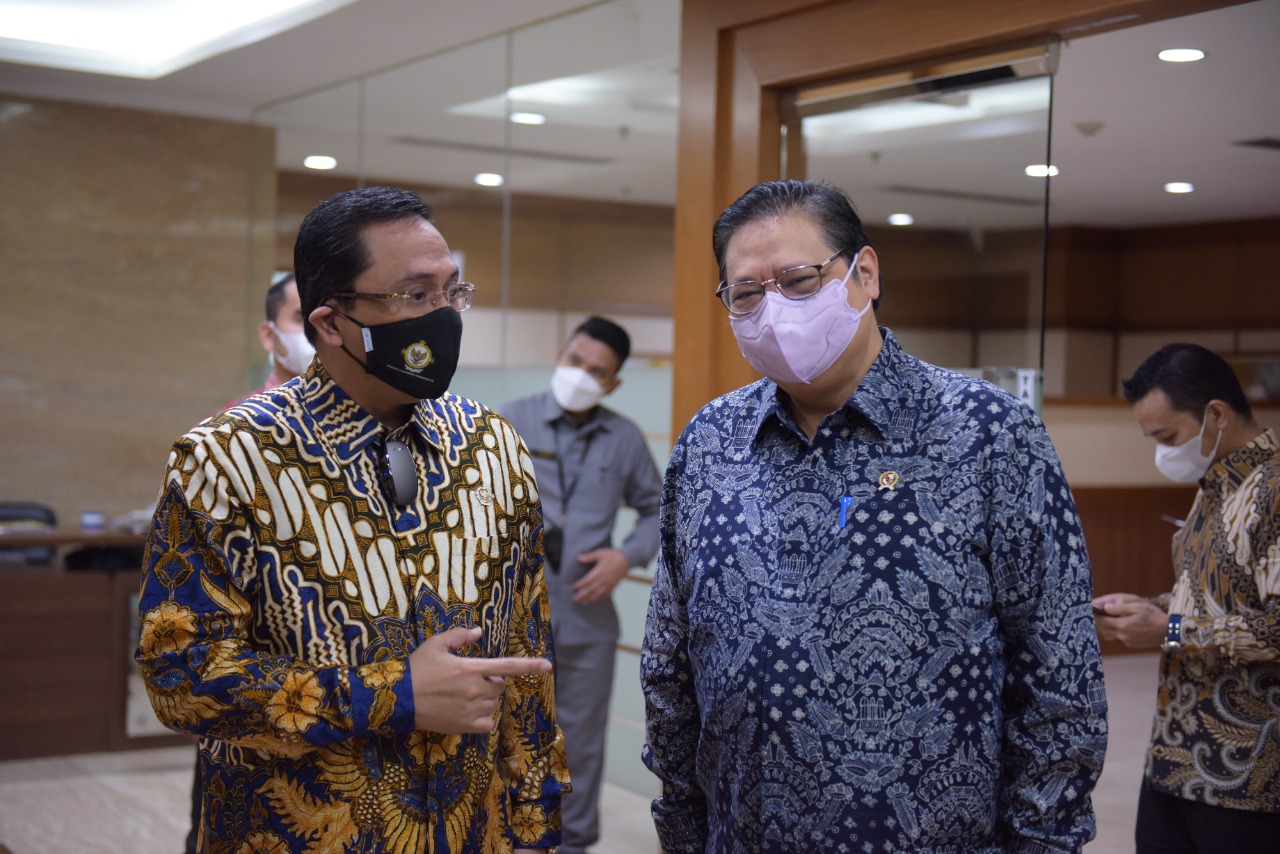 Menteri Koordinator (Menko) Perekonomian Airlangga Hartarto saat menghadiri Webinar BPK RI Seri II di Jakarta, Selasa 15 Juni 2021.