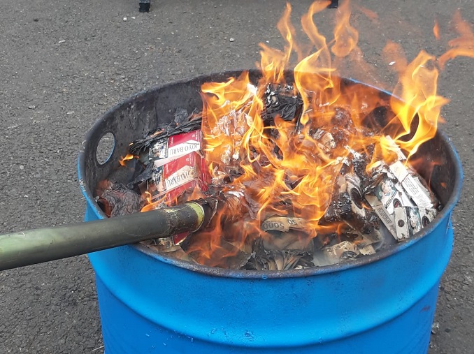 Barang bukti saat di bakar di Kantor Kejaksaan Negeri (Kejari) Kota Tangerang Selatan, Kamis, 17 Juni 2021.