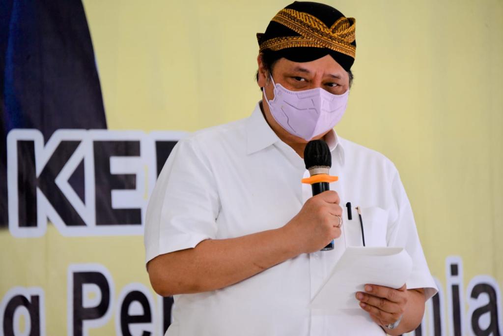 Menteri Koordinator Perekonomian Airlangga Hartarto melakukan kunjungan ke Kecamatan Jatinom, Kabupaten Klaten, Jawa Tengah, Sabtu 18 Juni 2021.