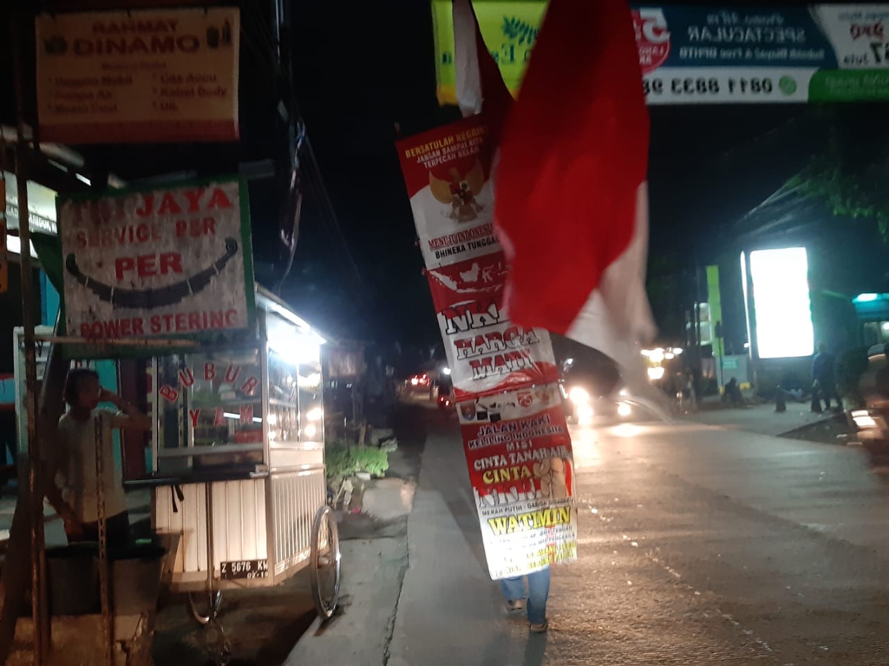 Seorang pria Watimin, 39, pria asal Cilacap, Jawa Tengah berkeliling Indonesia dengan berjalan kaki.
