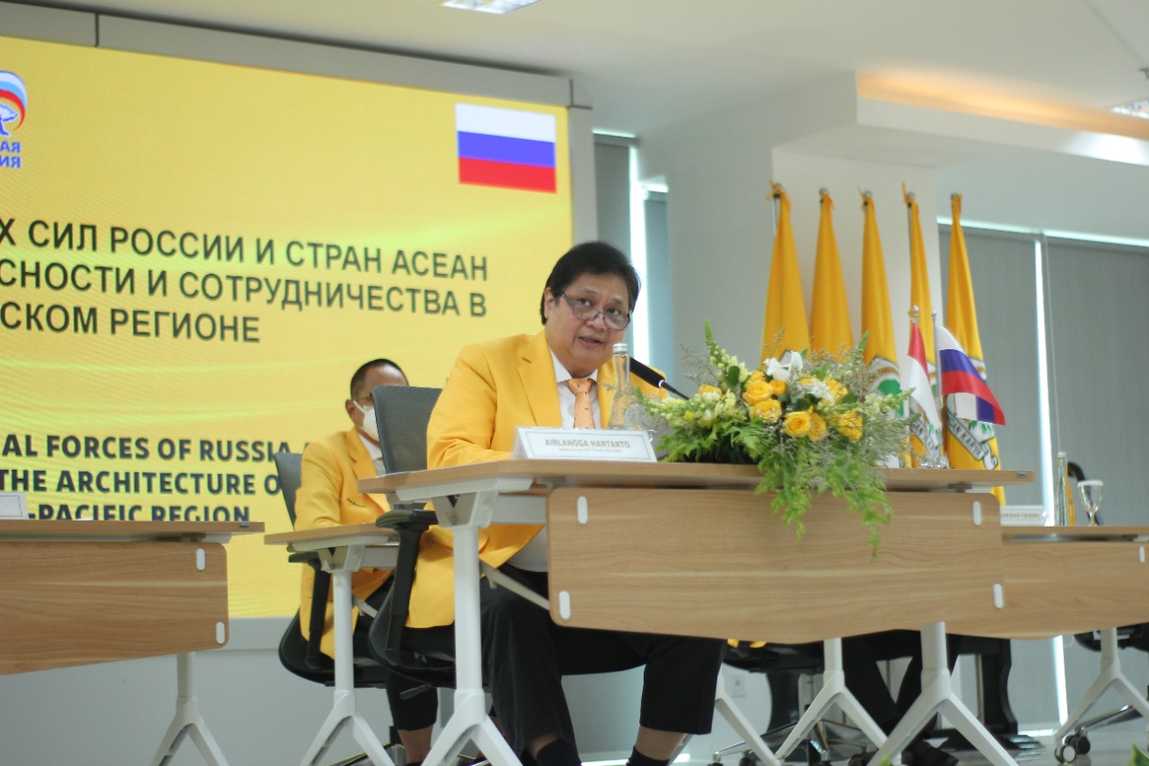 Ketua Umum DPP Partai Golkar Airlangga Hartarto saat menghadiri forum ASEAN-Rusia Bahas Penanganan Pandemi bersama United Russia Party atau Partai Rusia Bersatu, Selasa 29 Juni 2021.