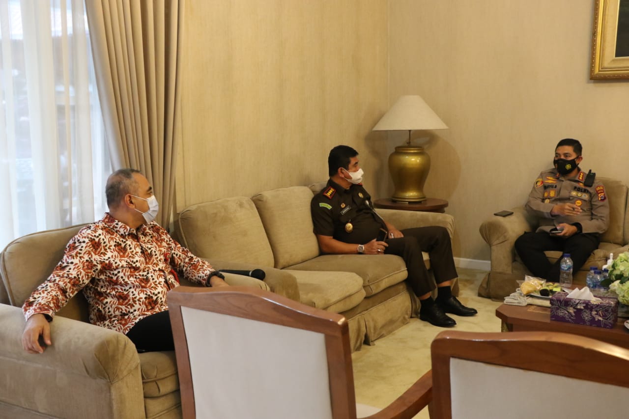 Pemerintah Kabupaten Tangerang sedang menggelar rapat forum koordinasi pimpinan daerah ( Forkominda ) di Pendopo Bupati Tangerang,Kamis, 1 Juli 2021.