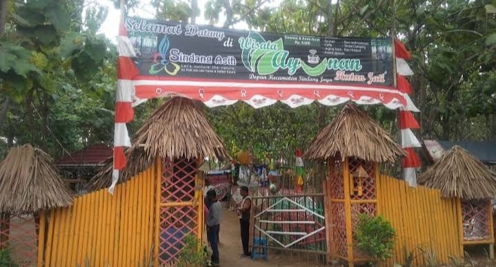 Wisata Hutan Jati yang berlokasi di Desa Sindang Asih Kecamatan Sindang Jaya tepatnya di depan kantor kecamatan Sindang, Kabupten Tangerang.