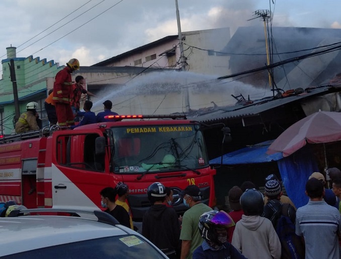 Toko Elektronik Di Cikupa Tangerang Terbakar