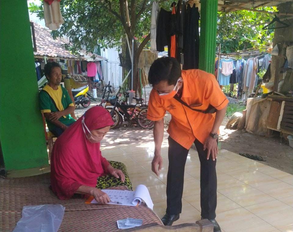 Penyaluran bantuan sosial tunai (BST) di Tangerang Selatan senilai Rp600 ribu, Kamis, 22 Juli 2022.