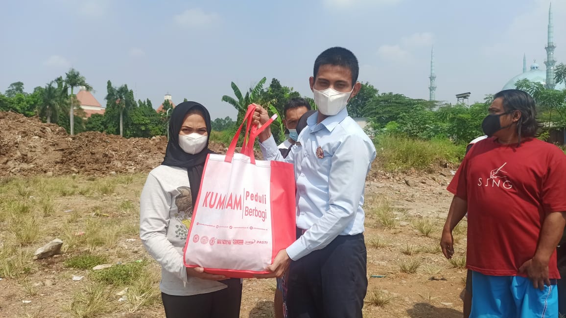 Lembaga Pembinaan Khusus Anak (LPKA) Kelas I Tangerang menyalurkan 89 paket bantuan sosial (bansos) untuk masyarakat terdampak COVID-19.