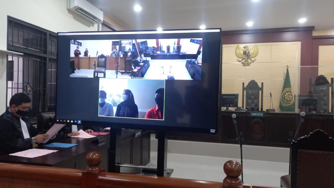 	Suasana sidang Cynthiara Alona.