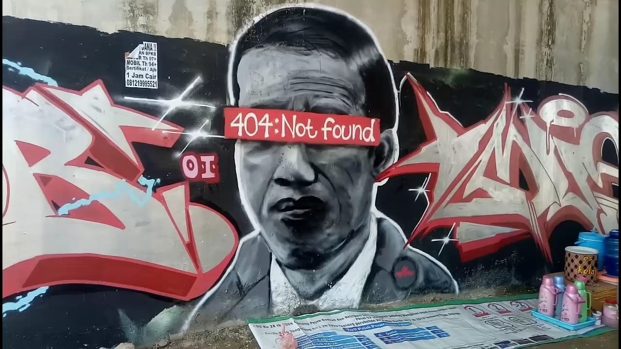 Mural 404: Not Found Presiden Jokowi terpampang di Jalan Pembangunan satu, Kelurahan Batu Jaya, Kecamatan Batuceper, Kota Tangerang.