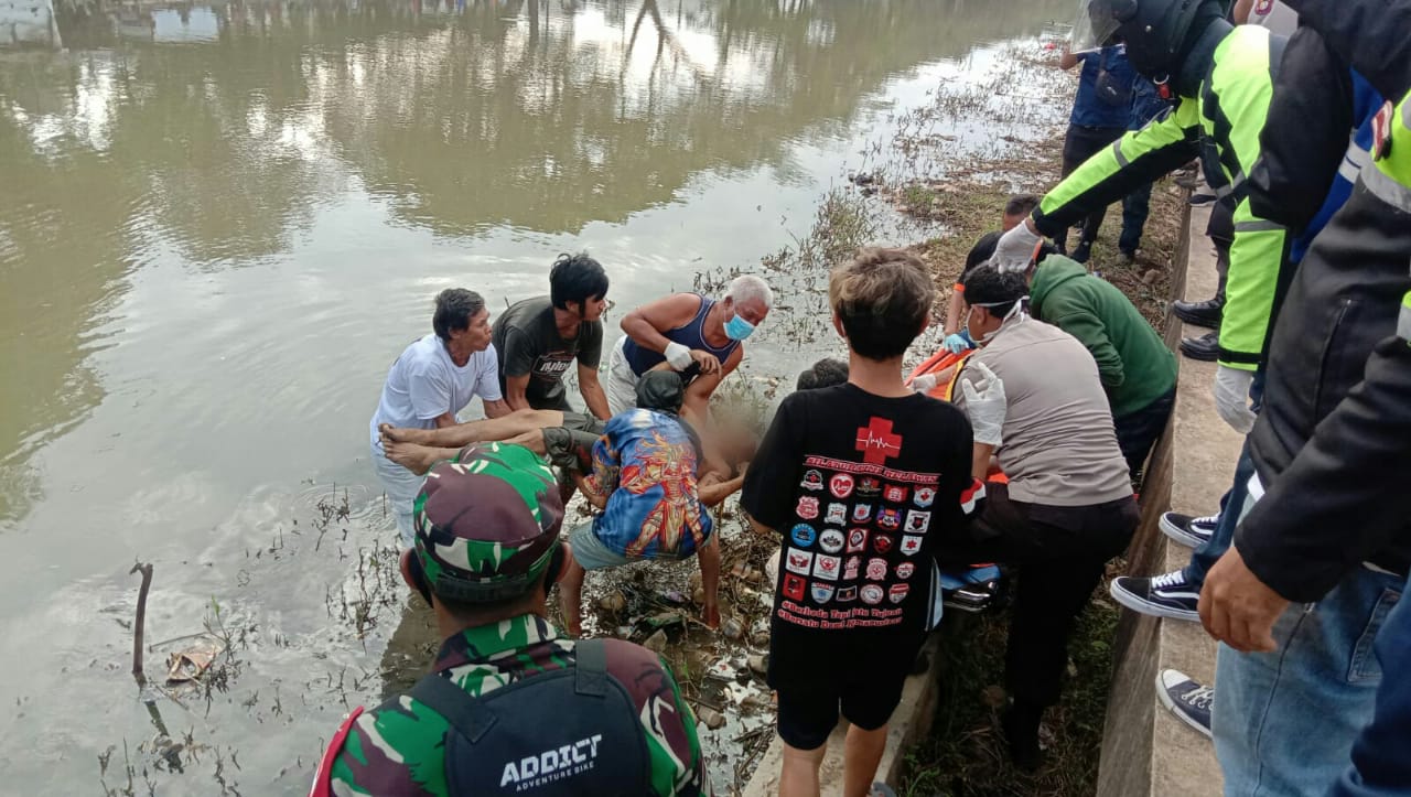 Jasad seorang pria ditemukan dalam keadaan meninggal dunia di Kali Bayur, Kecamatan Periuk, Kota Tangerang, Jumat 13 Agustus 2021 pukul 15.00 Wib.