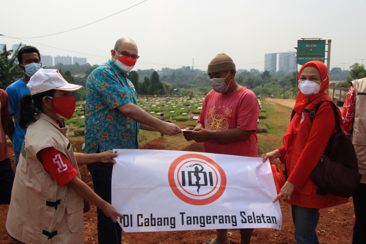 Peringati HUT ke-76 Republik Indonesia, Ikatan Dokter Indonesia (IDI) Kota Tangerang Selatan menggelar serangkaian kegiatan vaksinasi.