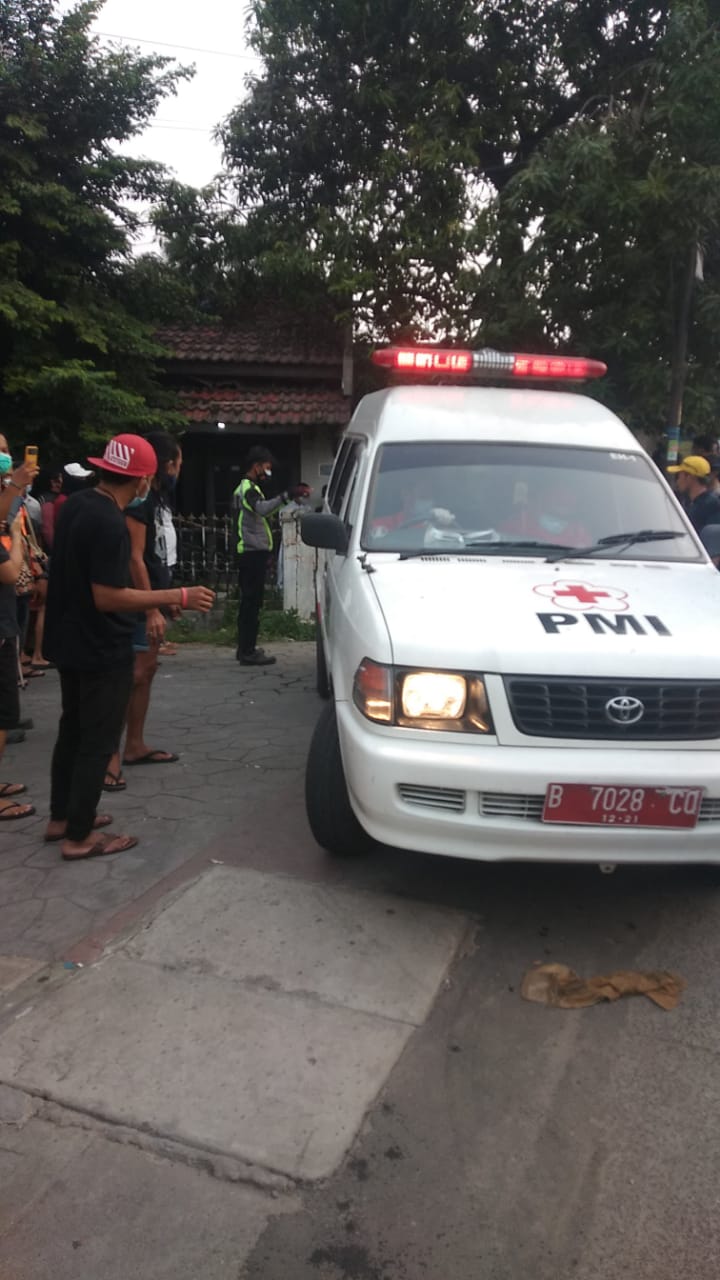 Sesosok mayat berjenis kelamin laki-laki di dalam rumah pribadi di wilayah Perumahan Taman Indah Pinang, Gondrong, Cipondoh, Kota Tangerang, Kamis 19 Agustus 2021