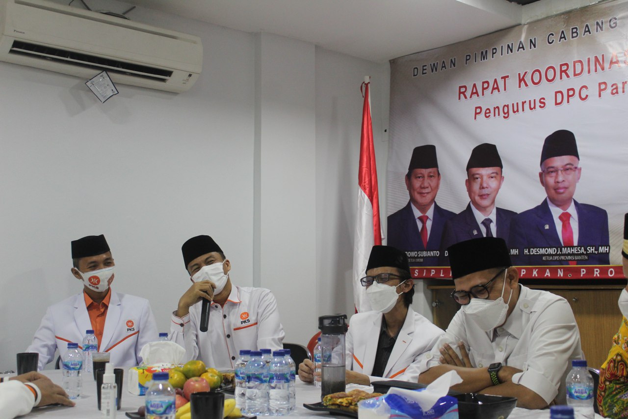 DPD PKS Kota Tangerang saat mengunjungi kantor DPC Gerindra Kota Tangerang, Rabu 18 Agustus 2021 malam.