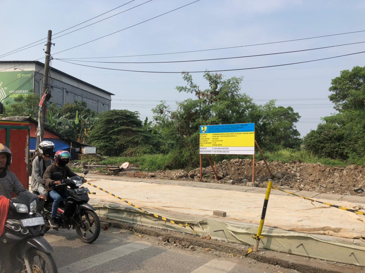 Perbaikan Jalan Raya Serang KM 15, Kecamatan Cikupa, Kabupaten Tangerang.